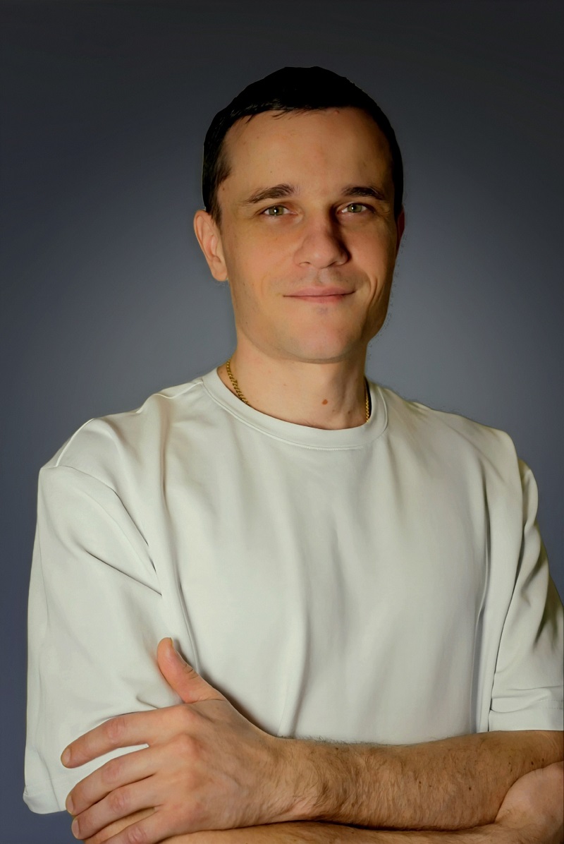Александр Якушев
